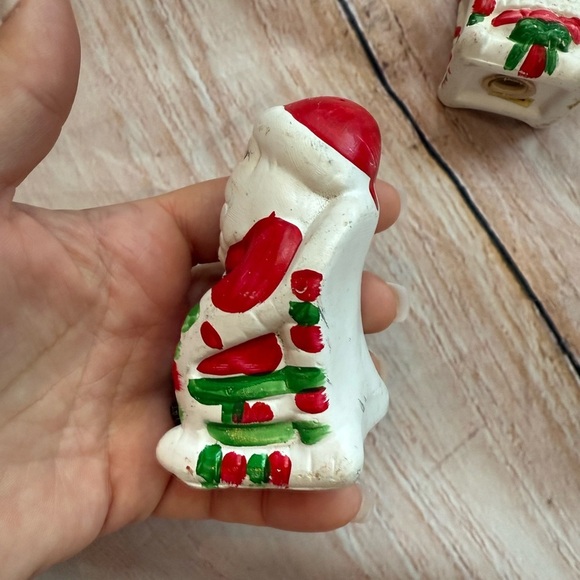 Vintage Santa Claus & Mrs. Claus Ceramic Salt & Pepper Shakers Christmas Holiday - Picture 8 of 9
